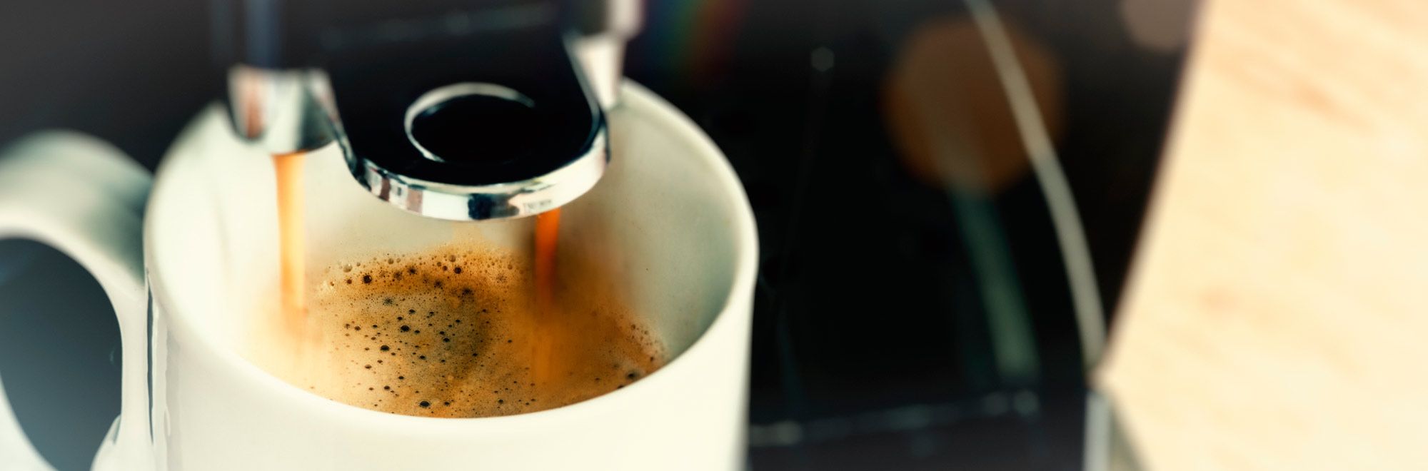 Kaffee aus dem Kaffeeautomaten